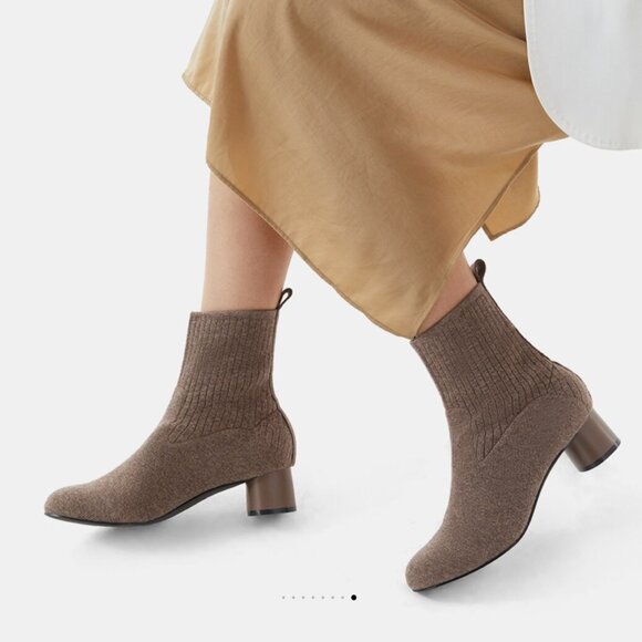 Vivaia Round Toe Chunky Heel Boots - New with Box! - Size EU40 - Picture 11 of 12